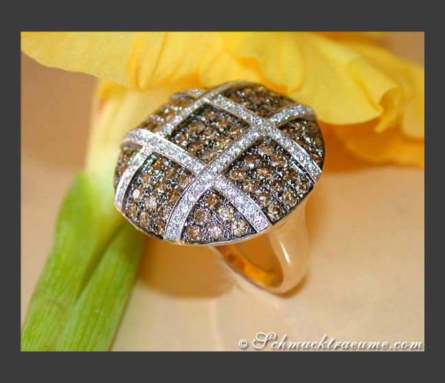 Extravagant Brown & White Diamond Ring Extravagant Brown & White Diamond Ring