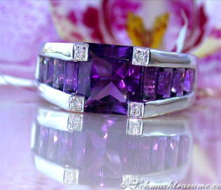 Extravagant Amethyst Ring with Diamonds