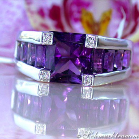 Extravagant Amethyst Ring with Diamonds