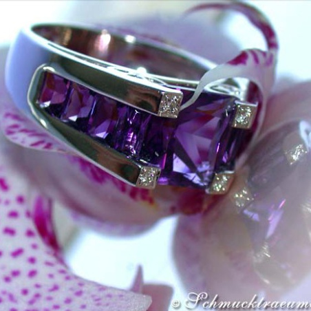 Extravagant Amethyst Ring with Diamonds