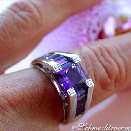 Extravagant Amethyst Ring with Diamonds