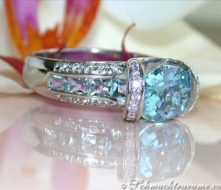 Aquamarin Ring mit Brillanten in Weißgold