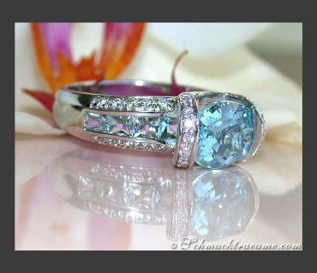 Aquamarin Ring mit Brillanten in Weißgold Aquamarin Ring mit Brillanten in Weißgold