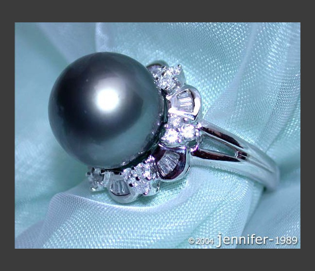 Precious Tahitian Pearl Ring with Diamonds (Baguette & Brilliant Cut) Precious Tahitian Pearl Ring with Diamonds (Baguette & Brilliant Cut)