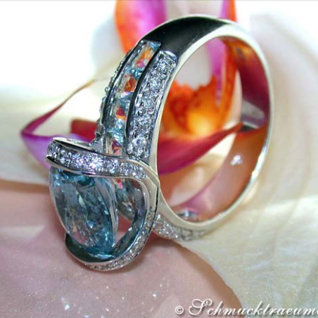 Aquamarin Ring mit Brillanten in Weißgold