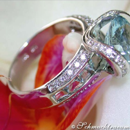 Aquamarin Ring mit Brillanten in Weißgold