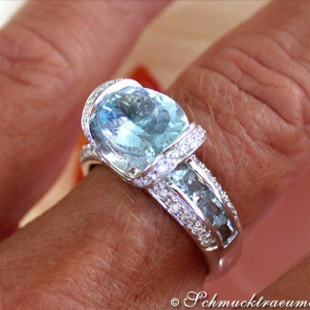Aquamarin Ring mit Brillanten in Weißgold