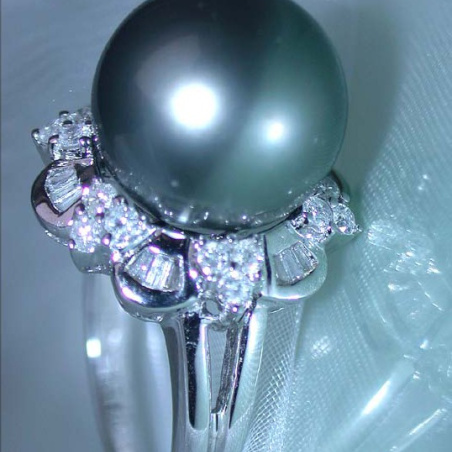 Edler Tahitiperle Ring mit Diamanten (Baguette & Brillant Schliff)