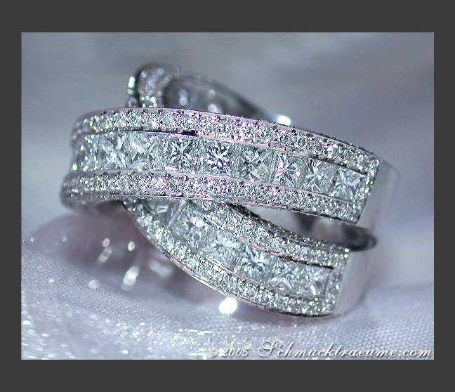 Glorious Diamond Ring (7 ct. tcw)
