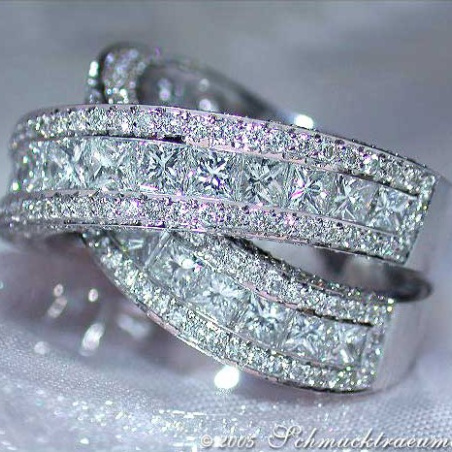 Glorious Diamond Ring (7 ct. tcw)