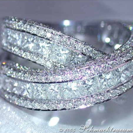 Glorious Diamond Ring (7 ct. tcw)