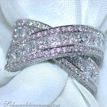 Glorious Diamond Ring (7 ct. tcw)