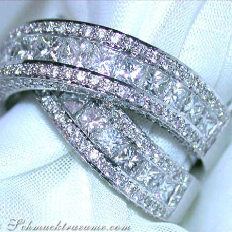 Glorious Diamond Ring (7 ct. tcw)