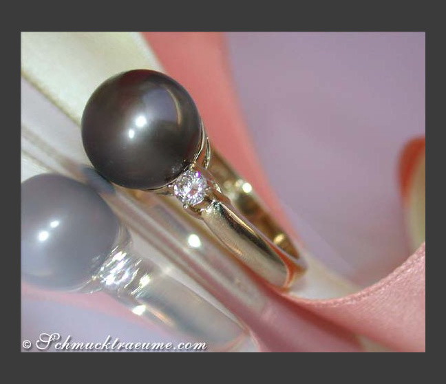 Pretty Tahitian Pearl Ring with Diamonds Pretty Tahitian Pearl Ring with Diamonds