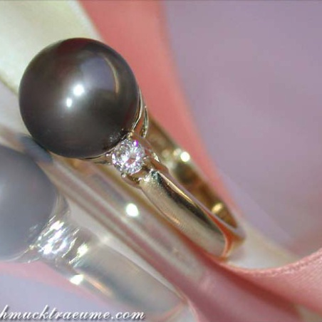 Pretty Tahitian Pearl Ring with Diamonds