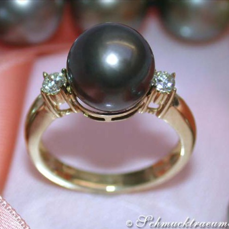 Pretty Tahitian Pearl Ring with Diamonds