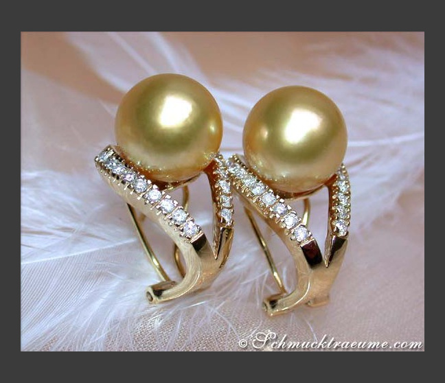 Attractive Golden South Sea Pearl Earrings with Diamonds Attractive Golden South Sea Pearl Earrings with Diamonds