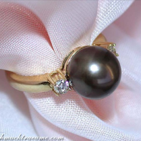 Pretty Tahitian Pearl Ring with Diamonds