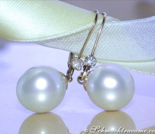 Simple Hanging Earrings with Southsea Pearls