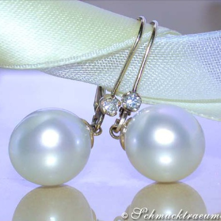 Simple Hanging Earrings with Southsea Pearls