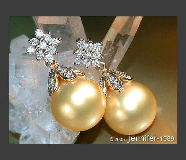 Goldene Südseeperlen Ohrringe mit Diamanten Goldene Südseeperlen Ohrringe mit Diamanten