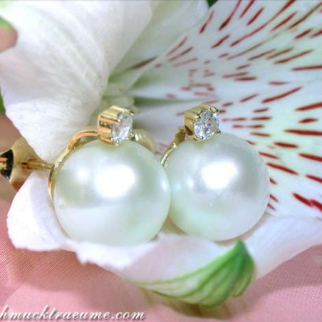 Beautiful Southsea Pearl Studs with Diamonds in Yellow Gold 14k