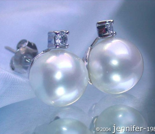 Beautiful Southsea Pearl Studs with Diamonds in White gold 14k