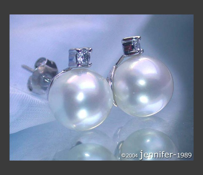 Beautiful Southsea Pearl Studs with Diamonds in White gold 14k Beautiful Southsea Pearl Studs with Diamonds in White gold 14k