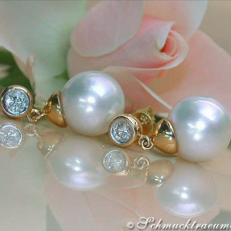 Exquisite Southsea Pearl Diamond Earrings in Yellow gold