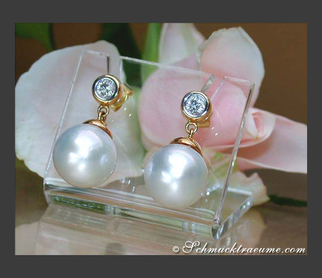 Exquisite Southsea Pearl Diamond Earrings in Yellow gold Exquisite Southsea Pearl Diamond Earrings in Yellow gold