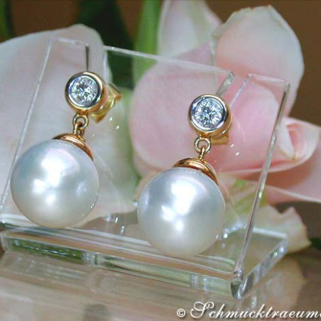 Exquisite Southsea Pearl Diamond Earrings in Yellow gold