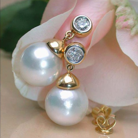 Exquisite Southsea Pearl Diamond Earrings in Yellow gold