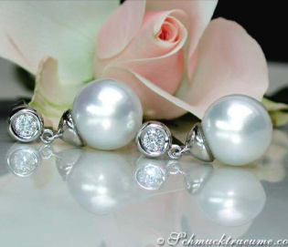 Exquisite Southsea Pearl Diamond Earrings in White gold
