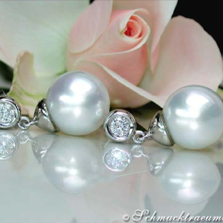 Exquisite Southsea Pearl Diamond Earrings in White gold