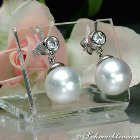 Exquisite Southsea Pearl Diamond Earrings in White gold