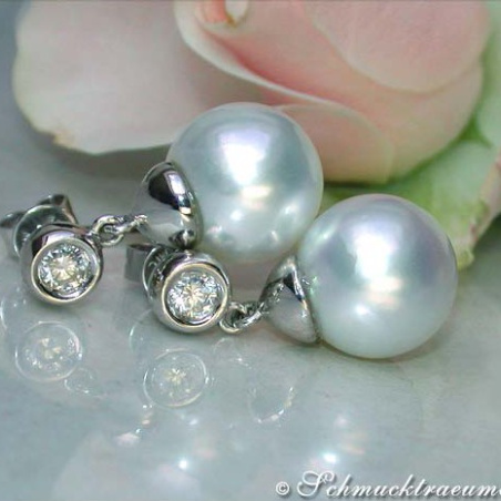 Exquisite Southsea Pearl Diamond Earrings in White gold