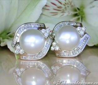 Giant Southsea Pearl Earrings with Diamonds (13,5 - 14 mm)