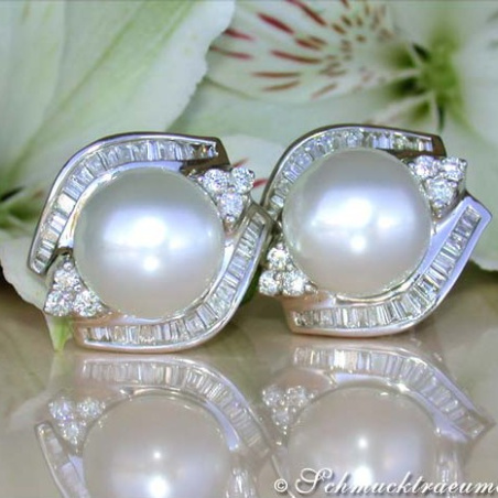 Giant Southsea Pearl Earrings with Diamonds (13,5 - 14 mm)