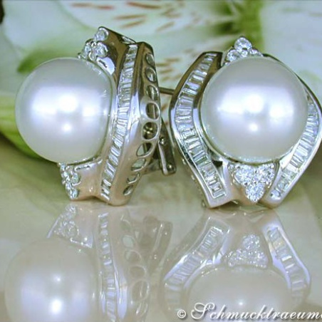 Giant Southsea Pearl Earrings with Diamonds (13,5 - 14 mm)