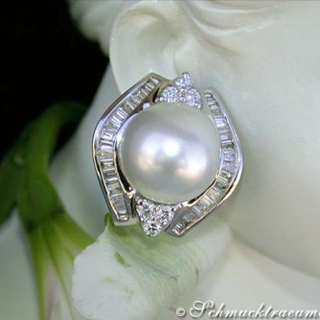 Giant Southsea Pearl Earrings with Diamonds (13,5 - 14 mm)