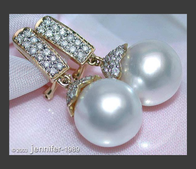 Elegant Southsea Pearl Earrings with Diamonds in Yellow gold 18k Elegant Southsea Pearl Earrings with Diamonds in Yellow gold 18k