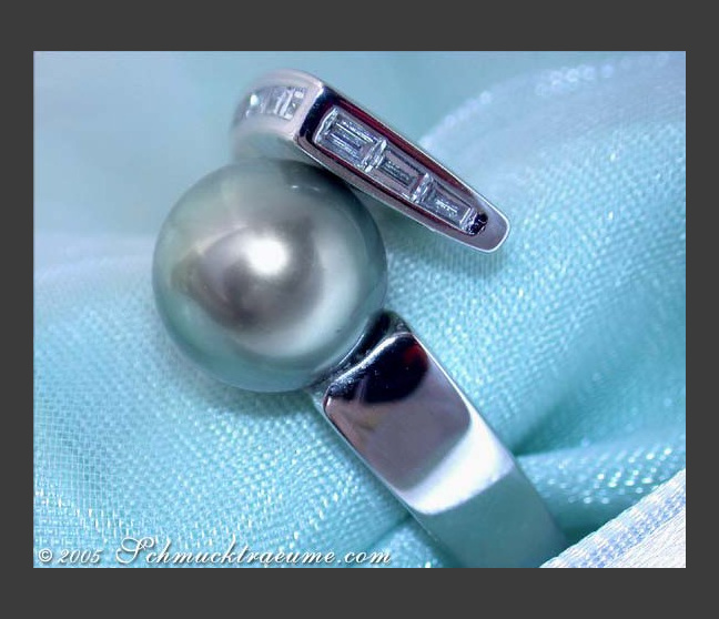 Interesting Tahitian Pearl Ring with Diamonds Interesting Tahitian Pearl Ring with Diamonds