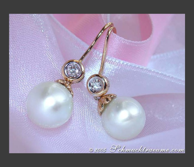 Enchanting Southsea Pearl Hanging Earrings with Diamonds Enchanting Southsea Pearl Hanging Earrings with Diamonds