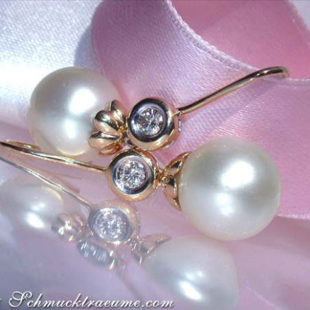 Enchanting Southsea Pearl Hanging Earrings with Diamonds