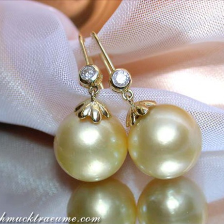 Pretty Hanging Earrings with Southsea Pearls & Diamonds