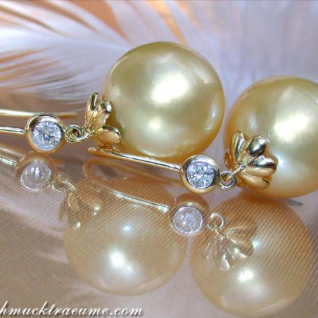 Pretty Hanging Earrings with Southsea Pearls & Diamonds
