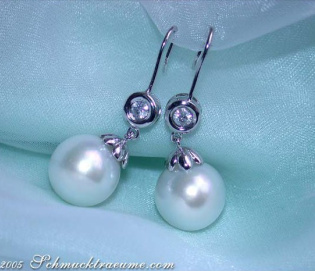 Pretty Southsea Pearl Hanging Earrings with Diamonds
