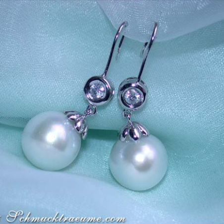 Pretty Southsea Pearl Hanging Earrings with Diamonds