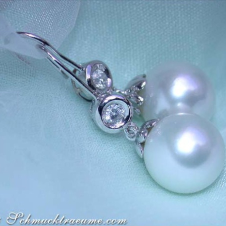 Pretty Southsea Pearl Hanging Earrings with Diamonds