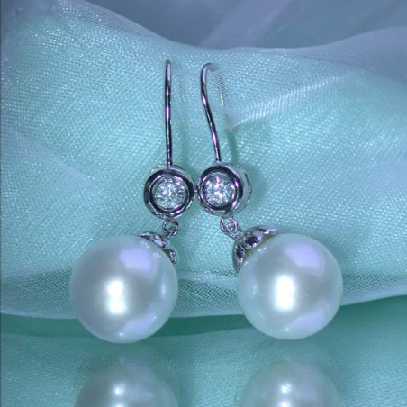 Pretty Southsea Pearl Hanging Earrings with Diamonds